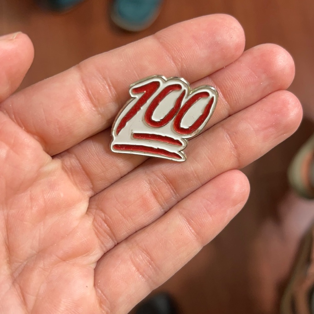 100 emoji pin